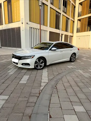 Honda Accord 2.0T 2018 GCC Specs - Agency Maintained