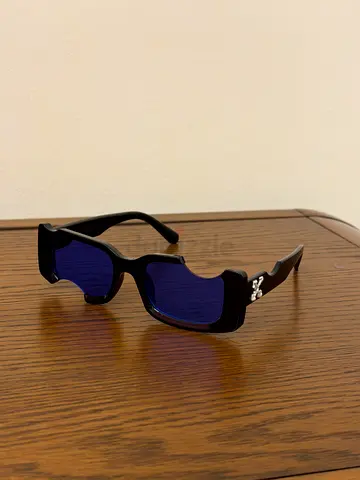 Black frame sunglasses with dark blue lenses - used