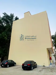 Building for sale in Muwailih; area: 3,000 sq. ft.; age: 16 years. Current annual income is AED 383,