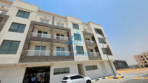شقة جديدة بغرفة نوم واحدة للإيجار | شرفة