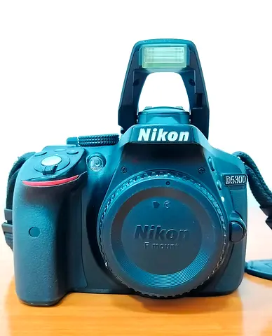 Nikon DSLR with 18-55mm VR Kit Lens - Excellent Condition