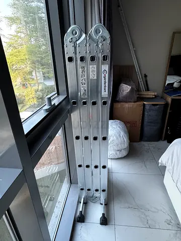 Folding Multi-Purpose Aluminum Ladder – Compact & Adjustable