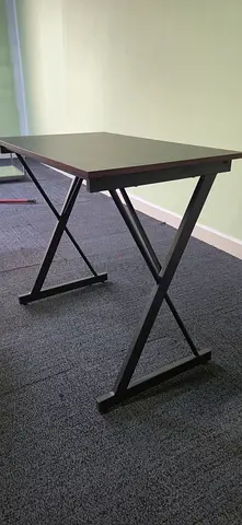 Sturdy, Carbon Fiber texture table. X-shaped steel legs for added durability.