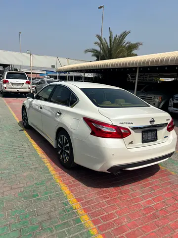 2017 Nissan ALTIMA — фото 4