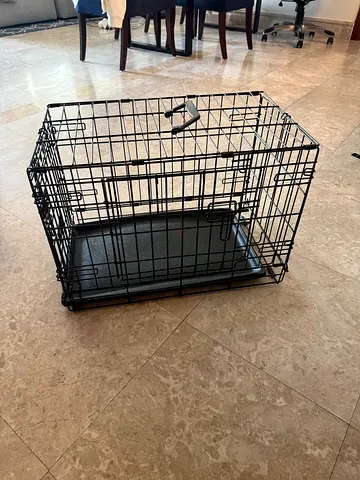 Foldable metal dog crate with removable tray - good condition