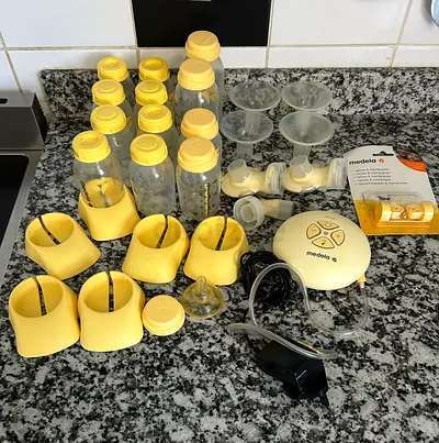 Medela Breast Pump and Accessories Set