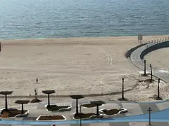 Two-bedroom apartment with a direct sea view, in a prestigious location that combines luxury and com