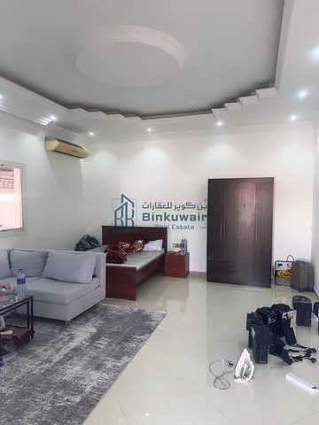 للبيع فيلا بالدراري موقع متميز جدا قريبه من الشارع العام وشارع الجامعه