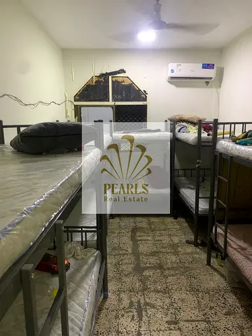 بيت عربي للإيجار السنوي في الراشدية 2 عجمان 8 غرف مكيف بالكامل جميع الغرف مجهزة بأسرة مناسب للعمال أو الموظفين أو العائلات