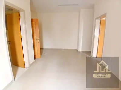 Ready to move apartment available prime location near bus station