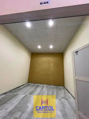 PRACTICAL WAREHOUSE UNIT OFFERING CONVENIENT SPACE FOR ALL STORAGE PURPOSES
