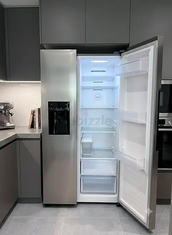 Samsung Refrigerator with Auto Ice Maker – Excellent Condition