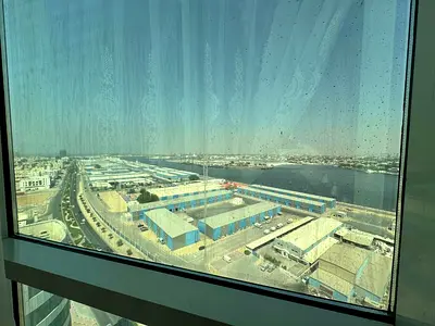 شقة غرفتين وصالة مفروشة في أبراج أورينت عجمان، إطلالة بحرية، مساحة واسعة، تشطيبات راقية، جاهزة للسكن وقريبة من الخدمات.