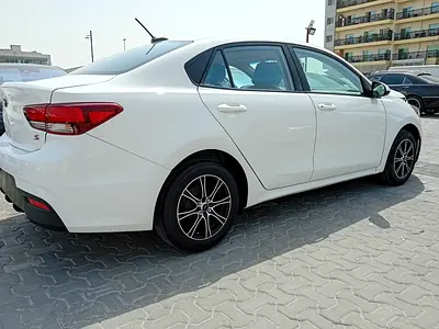 2019 KIA RIO 缩略图 17
