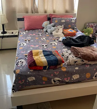 White single/double bed frame with mattress - good condition 150x200 cm ,first in first serve