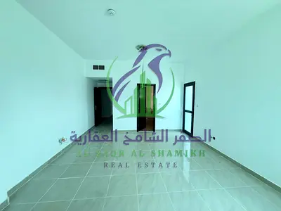 شقة فاخرة وواسعة من ثلاث غرف نوم للإيجار تتميز بإطلالة بحرية رائعة وبلكون باركن و جيم ومسبح وخزائن حائط