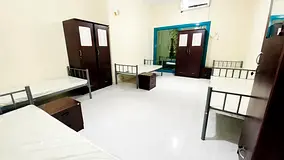 Bed space for ladies and gents available