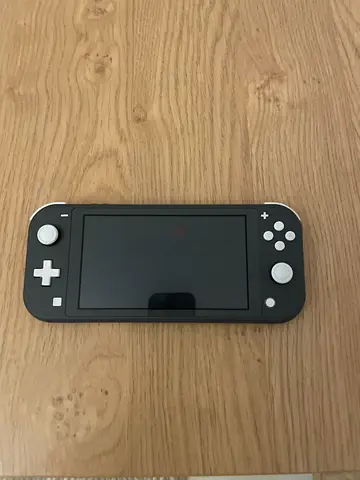 Nintendo Switch Lite بحالة ممتازه
