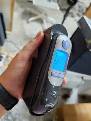 Braun ThermoScan 7 Digital Ear Thermometer (IRT6520) + Hygiene Caps Box