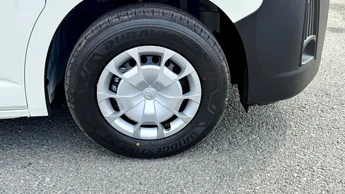 2026 Toyota HIACE — фото 13