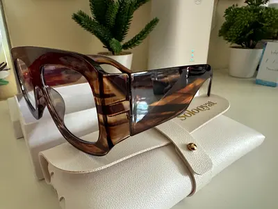 Chunky oversized brown tortoiseshell sunglasses with case