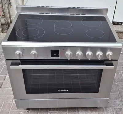 Bosch electric stove 90cm neat and clean 1800aed
