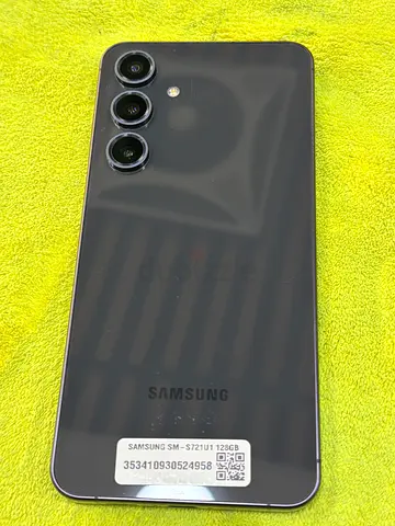 Samsung smartphone s24Fe- good condition, triple camera, unlocked