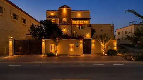 For sale: Residential/commercial villa in Al Rawda, Ajman. 5 bedrooms, 3 living rooms, majlis, and maid's room.