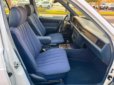 1990 Mercedes-BENZ E-CLASS — миниатюра 12