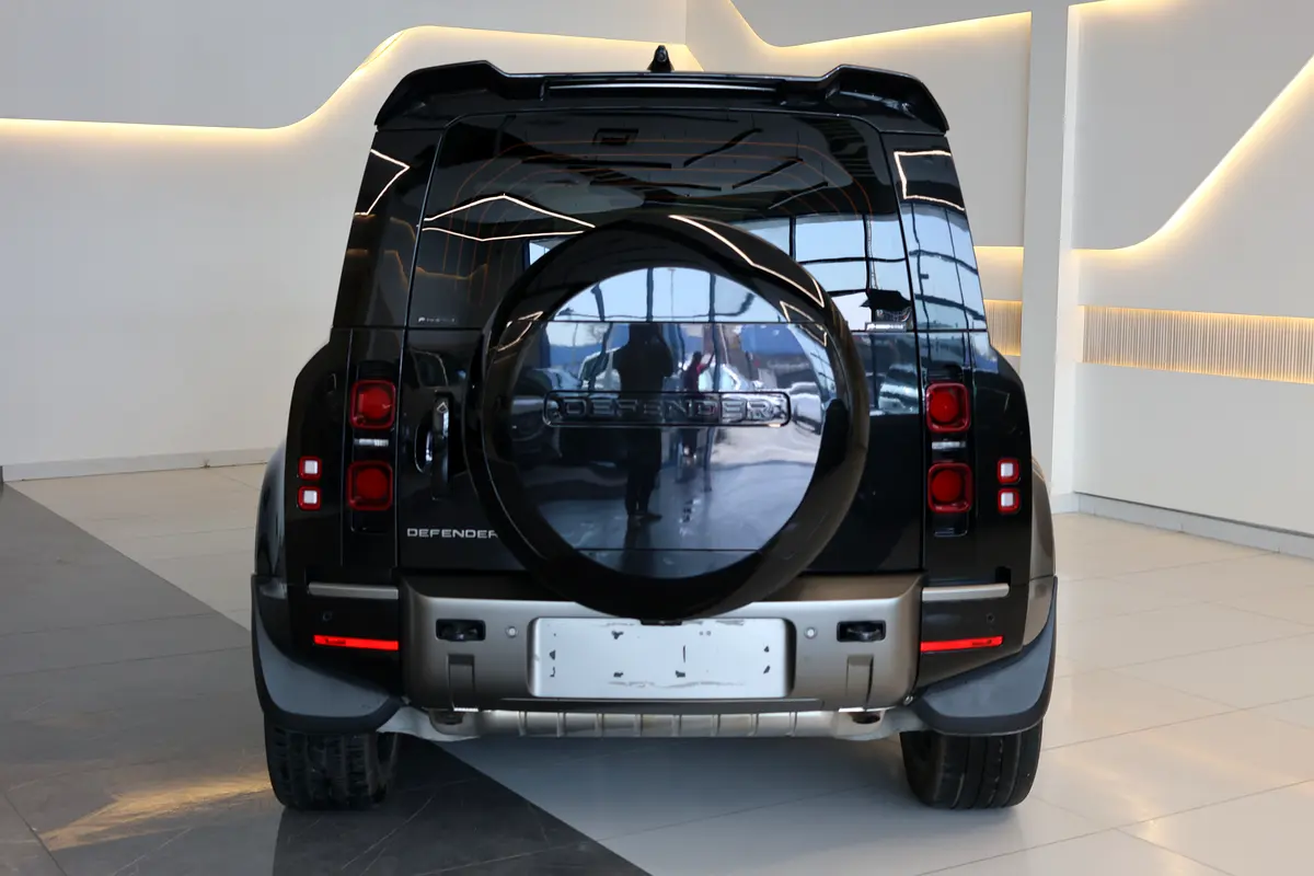 Land Rover Defender 2025