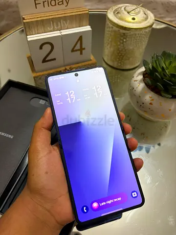 Samsung Galaxy Z Flip - Blue (Good condition, lightly used)