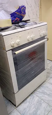 Used freestanding gas oven and cooker - 4 burners, good working condition