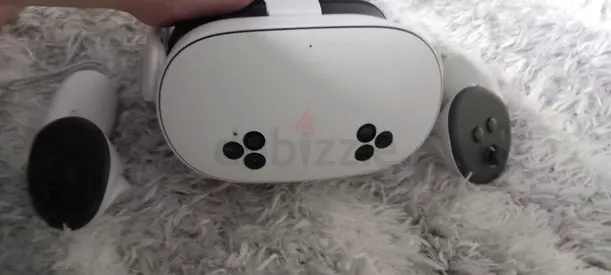 Meta Quest 3s VR Headset with Controllers - Perfect condition