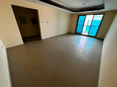 غرفة وصالة _ إطلالة بحرية مباشرة _ بلكونة _ مساحة كبيرة _ تكييف مركزي _ صيانة مجانية _ أبراج الكورنيش _ 45 ألف