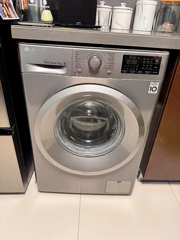 LG Inverter Direct Drive Front Load Washing Machine 7kg - showing LE error