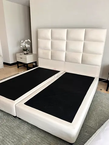 White upholstered queen bed frame 2x2with tufted headboard - good condition, bought in Bloomingdale