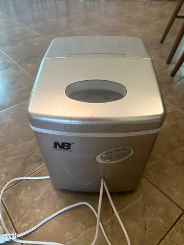 Portable countertop ice maker