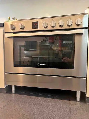 Bosch electric 5 burner cooker 90X60cm same like new condition for sale