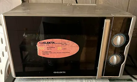 Elekta 20L Microwave Oven - Working Condition