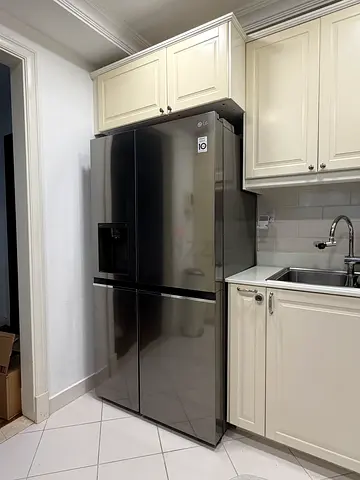 LG Side by Side Double Door Refrigerator with Water /Ice Dispenser / Super Clean and Almost New