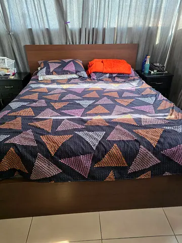 Bedset - queen size bed with hydraulic storage, dresser with drawers, 4 side tables