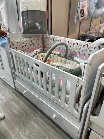 Baby cot / crib