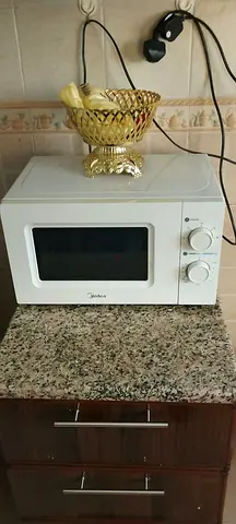 Midea Compact Microwave Oven - Good Working Condition