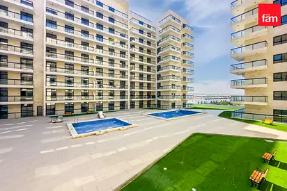 Fully Renovated 3BR+Maid |Chiller Free| Corner unit