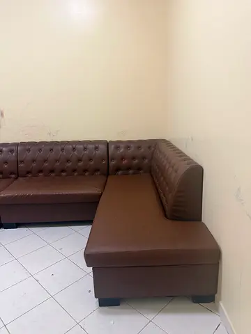 Brown tufted corner sofa/chaise - good condition