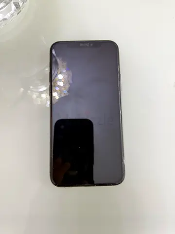 iPhone (screen intact) - Good working condition ( price negotiable)