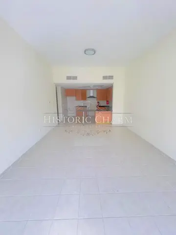 شقة فسيحة بغرفتي نوم | ديسكفري جاردنز | إطلالة على الطريق