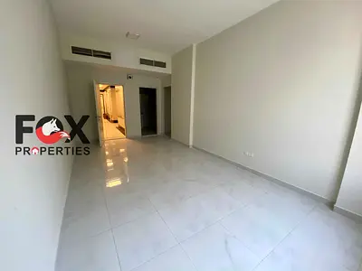 غرفه وصاله للايجار السنوي بعجمان \ بمنطقه الروضه 3 \ شهر مجاني \ مساحه واسعه \ تكييف مركزي \ موقع مميز \ قريب لمخرج دبي