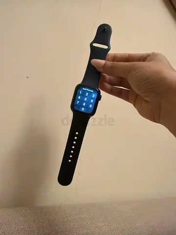 Used Apple Smartwatch SE 40 mm with Black Sport Band - Good Working Condition