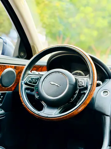 صورة 14 لـ 2014 Jaguar XJ